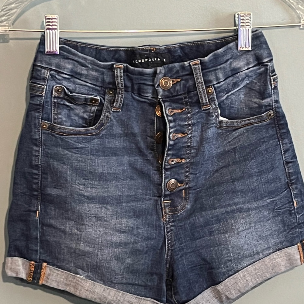 SELLING AEROPOSTALE BLUE JEANS SHORT FOR WOMEN SIZE 4 PRE-OWNED CONDITION